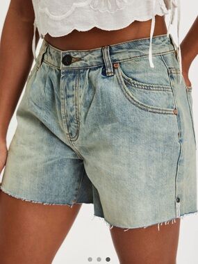 High-Rise Relaxed Denim Shorts - Light Blue